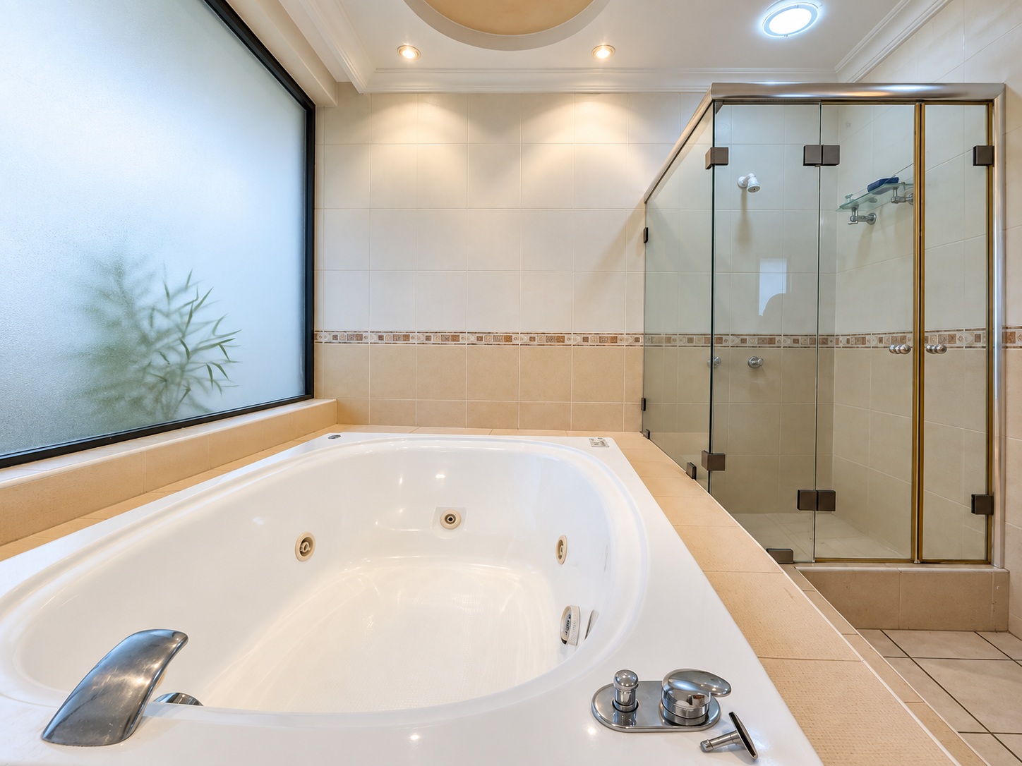 Ducha y jacuzzi de Casa Santiago Girón